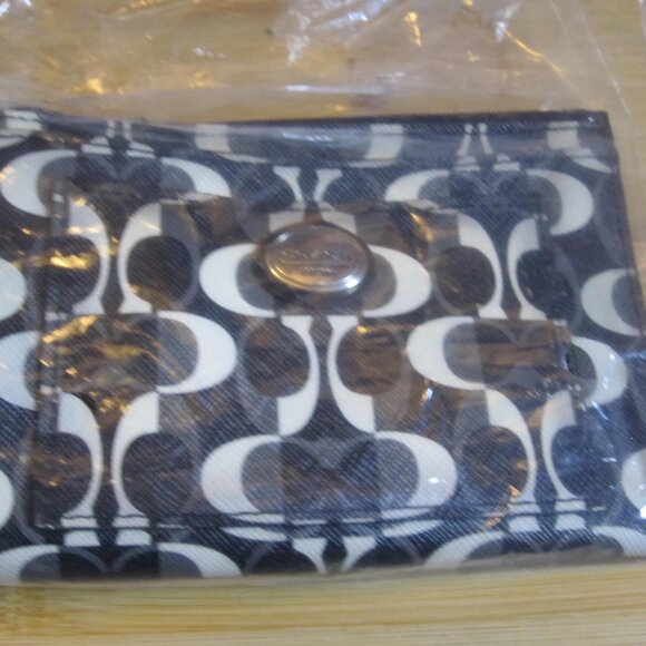 Coach small cardhold wallet - Picture 2 of 3